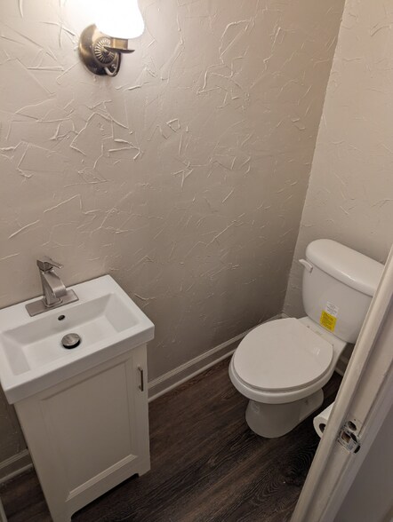 Building Photo - 541 Altgeld St