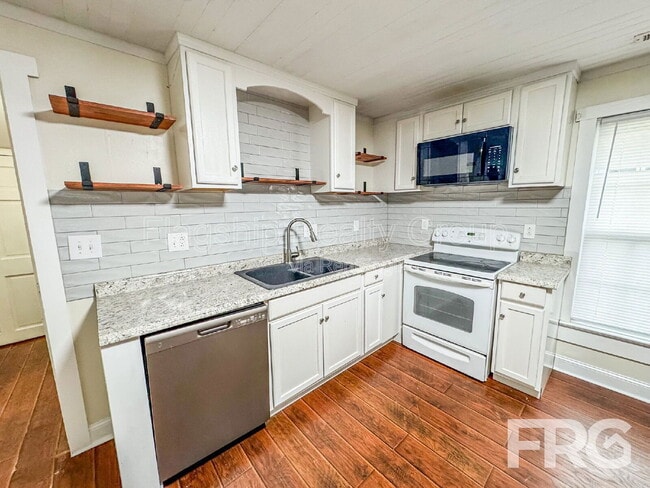 Building Photo - 914 Seaboard St