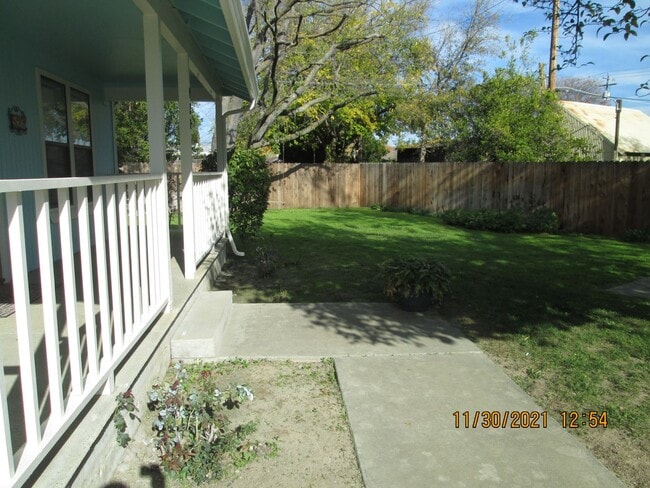 Building Photo - 527 N Washington St