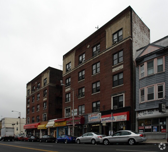 Building Photo - 160 Ellis Ave
