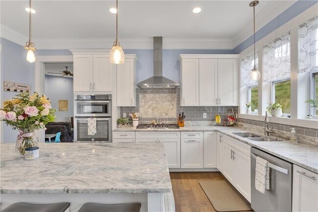 Building Photo - 5525 Fontana Ct