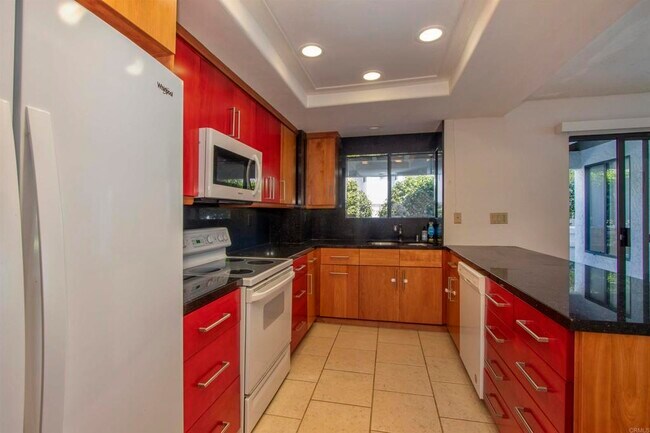 Building Photo - 534 Via De La Valle