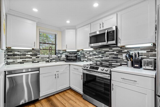 Building Photo - 2420 DC Country Club Boulevard