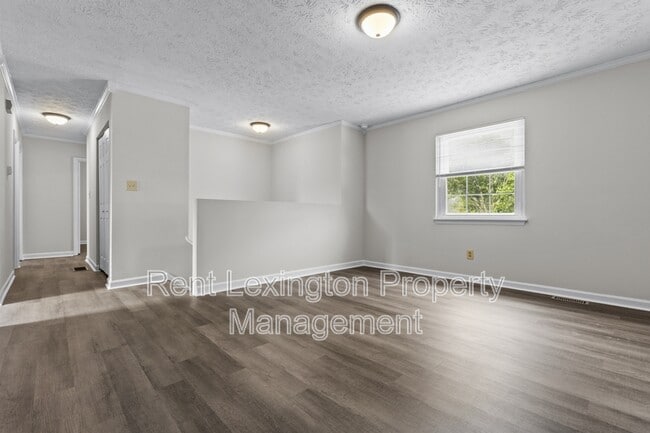 Building Photo - 3609 Sundart Dr