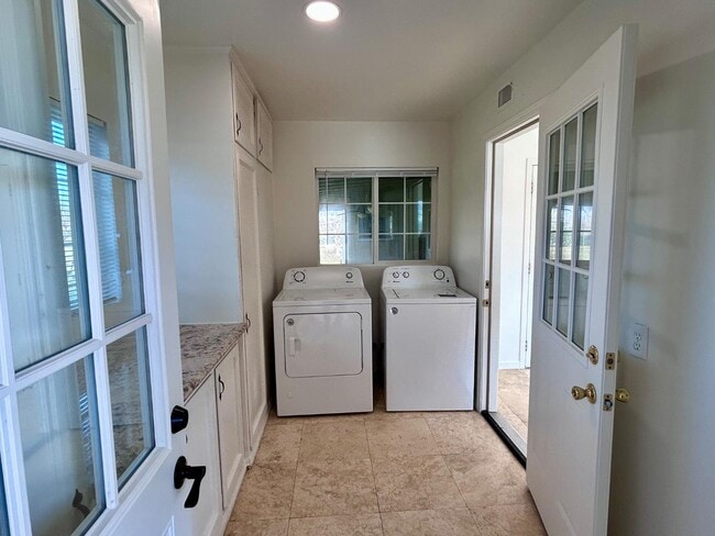 Building Photo - 10433 S Bethel Ave