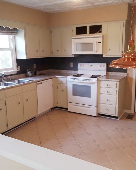 Building Photo - 5136 Village Trce