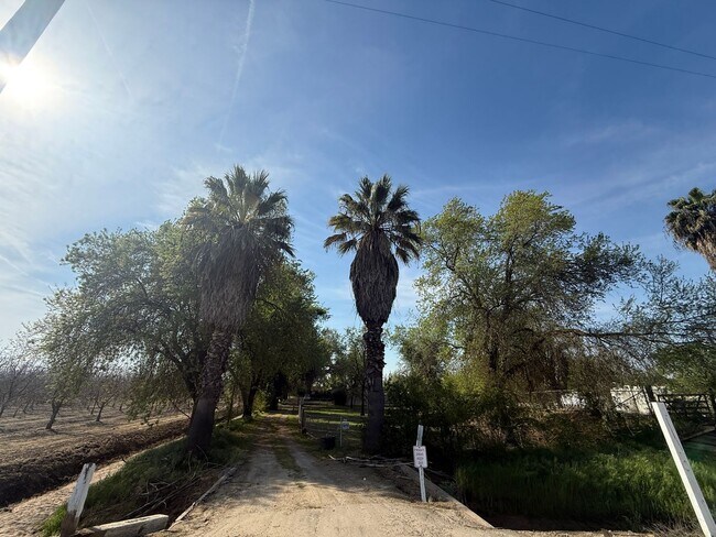 Building Photo - FR T L12795