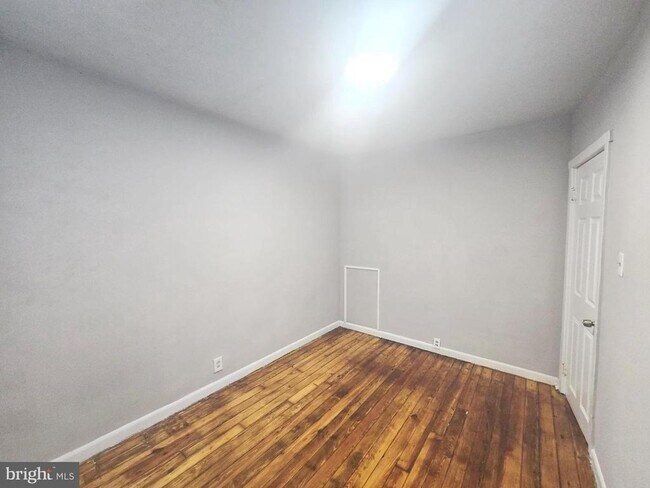 Building Photo - 2540 S 61st St