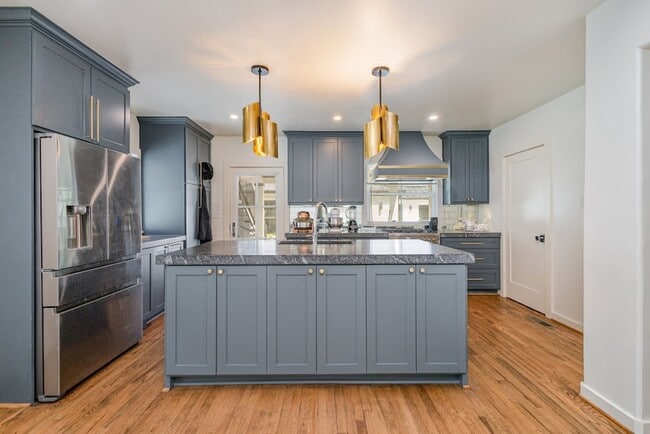 Building Photo - 4148 Normandy Ave