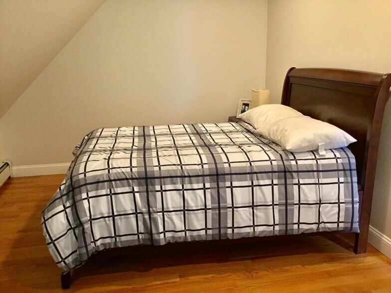 bedroom 1 out of 5 - 57 Dartmouth St