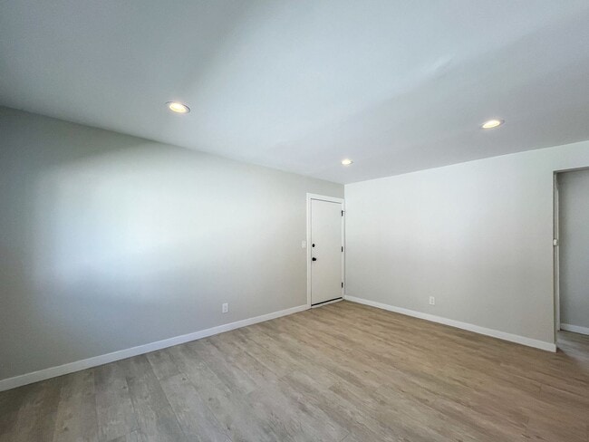 Interior Photo - 1549 W 224th St