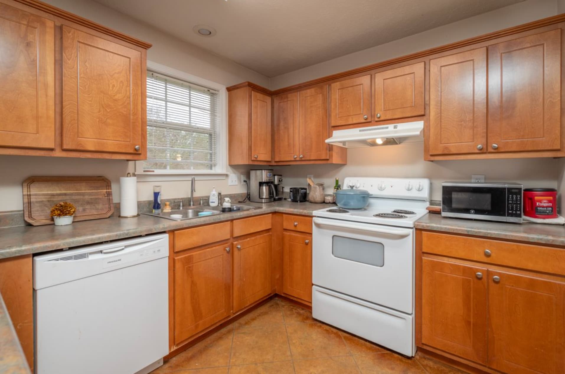 Building Photo - 127 Darby Way