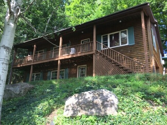 Building Photo - 12 E Lake Rd