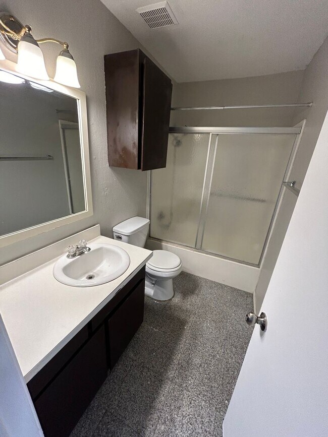 Building Photo - Experience the ultimate comfort of living ...