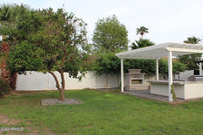 Building Photo - 4916 E Kathleen Rd