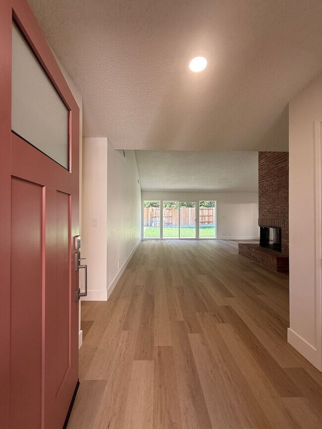 Building Photo - Just Beautifully Updated Village Hills Single Story Home in Orcutt
