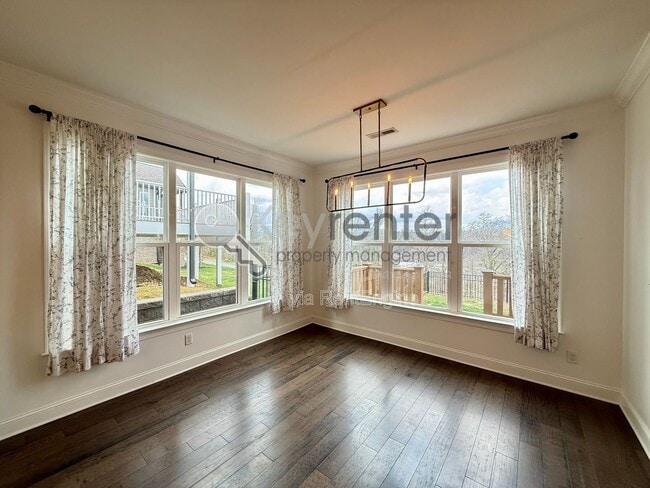 Building Photo - 1843 Seven Pines Ln