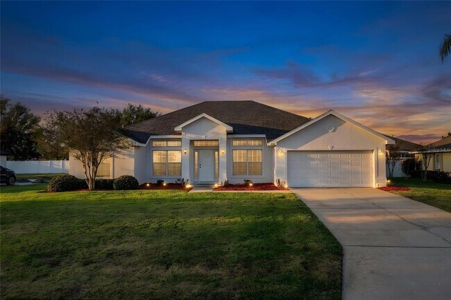 Building Photo - 233 Towhee Rd