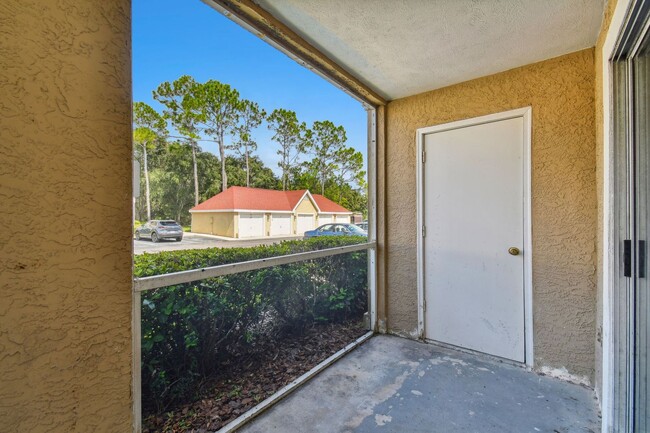 Building Photo - 1/1 condo in New Tampa gated community on ...