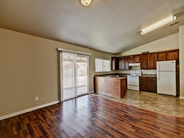 Building Photo - 10930 W Montecito Ave