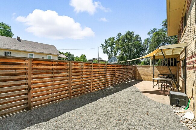 Building Photo - Great Property in the DU area!