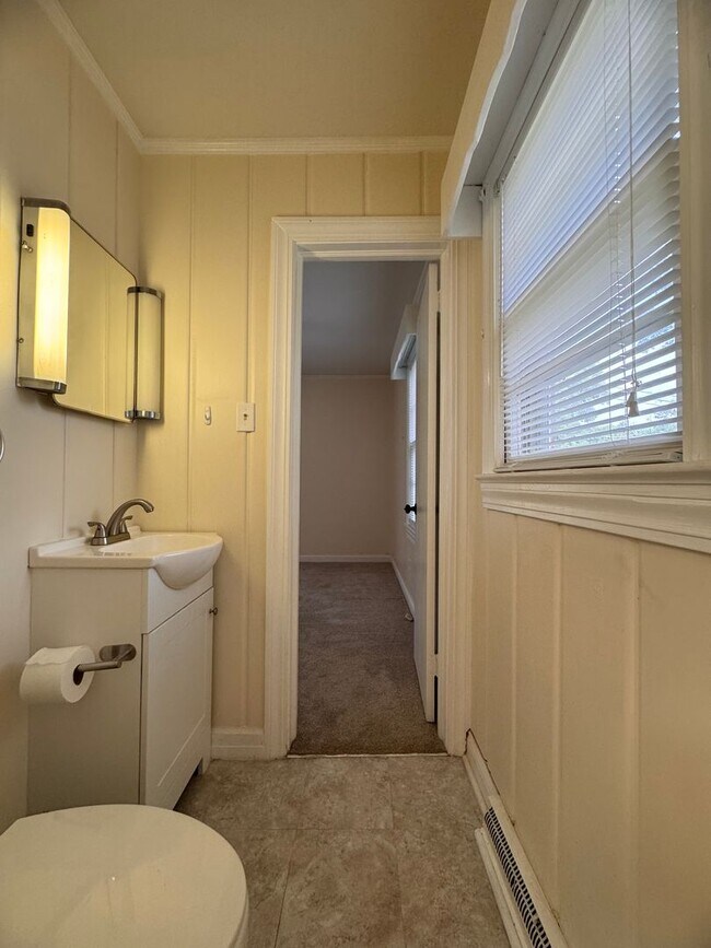 Building Photo - 3BR 1.5BA Brick Ranch in Lexington