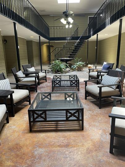 Interior courtyard - 210 S McLean Blvd