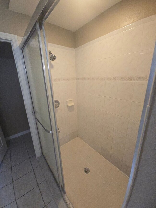 Building Photo - Remodeled 3 bed 2 bath home