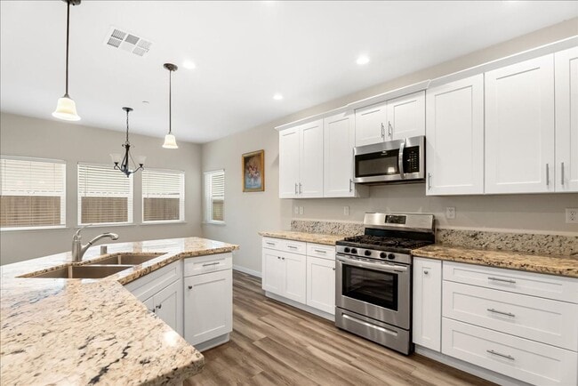 Building Photo - 6200 Fowler Ave