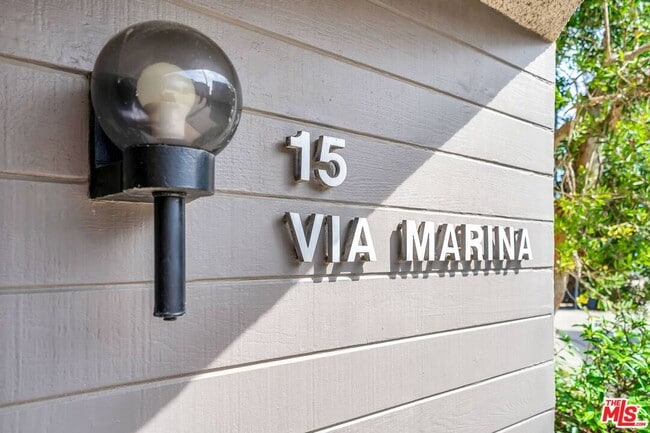 Building Photo - 15 Via Marina