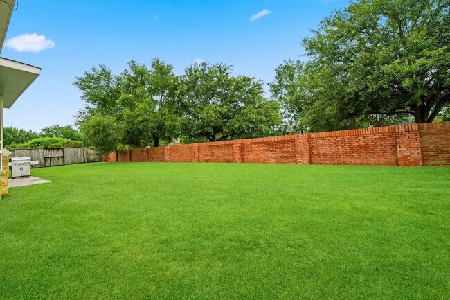 Building Photo - 33 Combwell Garden