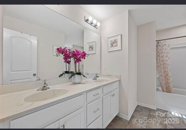 Building Photo - Stunning 4BR House + Office, in Charlotte