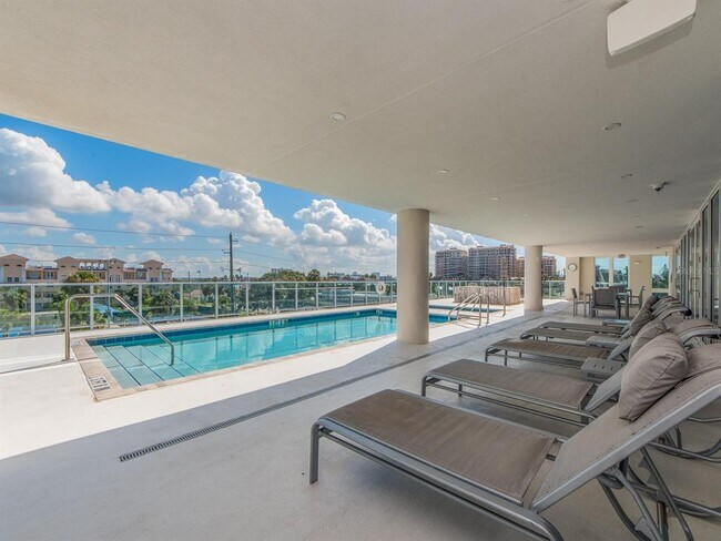 Building Photo - 15 Avalon St