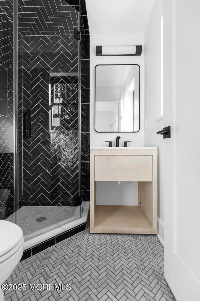 Building Photo - 514 River Rd