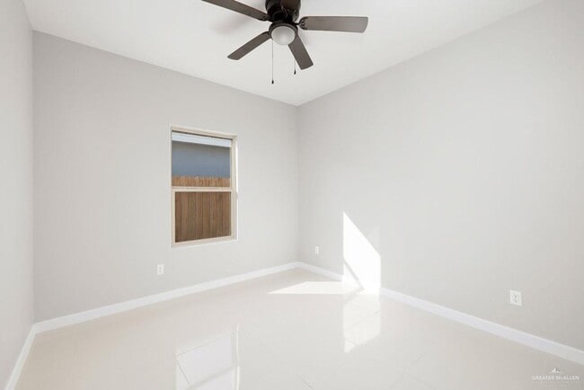 Building Photo - 12 West Dr