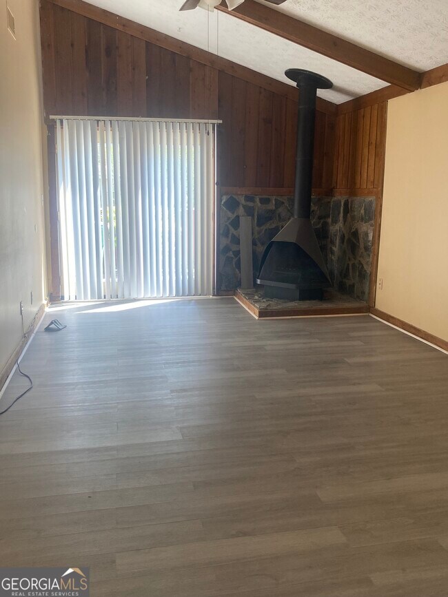 Building Photo - 8574 Creekwood Way