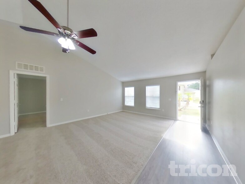 Building Photo - 11960 Cherry Creek Rd