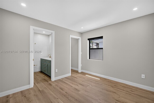 Building Photo - 1011 NW 30th Pl