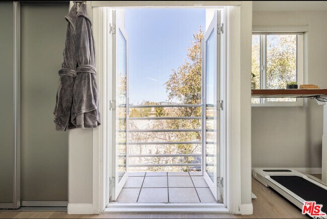 Building Photo - 1823 20th St