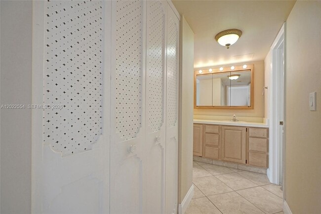 Building Photo - 20400 W Country Club Dr