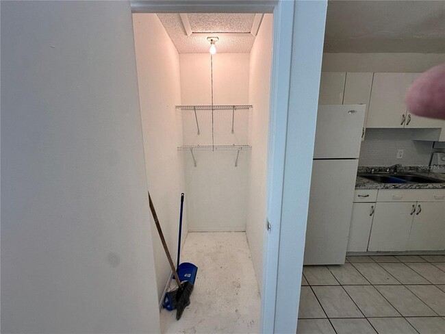 Building Photo - 9474 Tacoma Ave