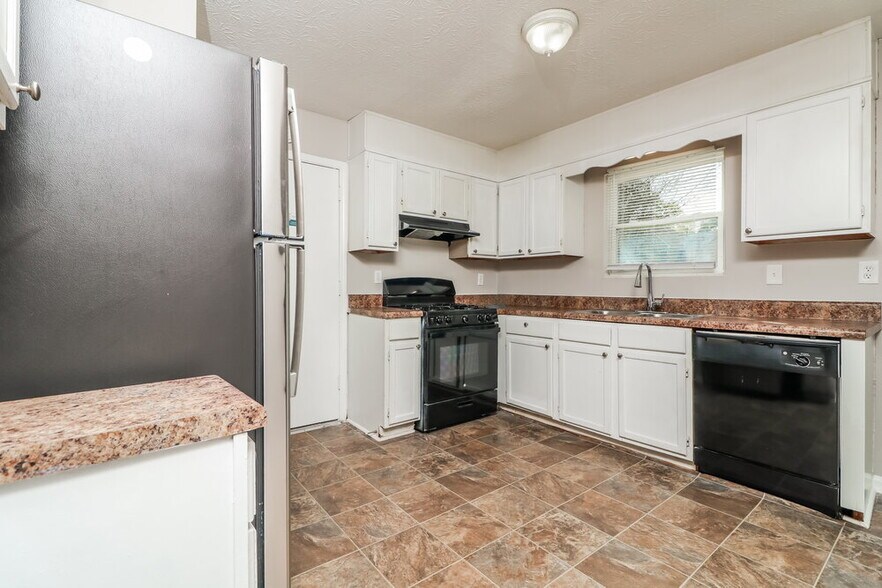 Building Photo - 2939 Thistledown Ct