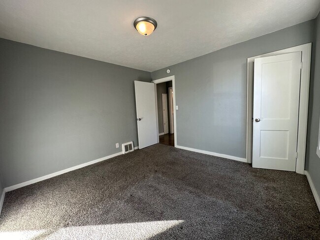 Building Photo - Dont Miss this 3 Bedroom 2 Bath Shadle Ran...