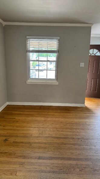 Building Photo - 10932 Dunaway Dr