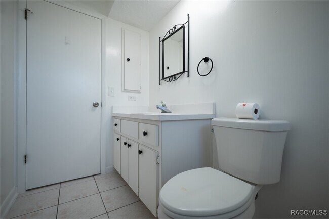 Building Photo - 68 W Sugarberry Ln