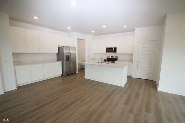 Building Photo - 7291 Standish Ln