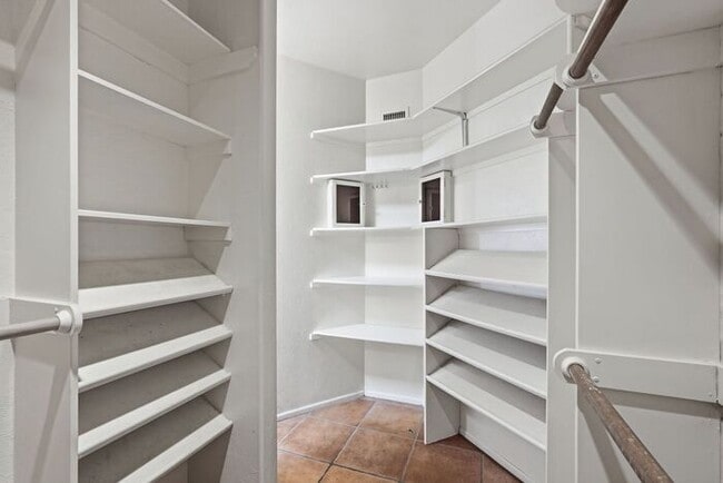 Building Photo - 770 N Lazy J Wy