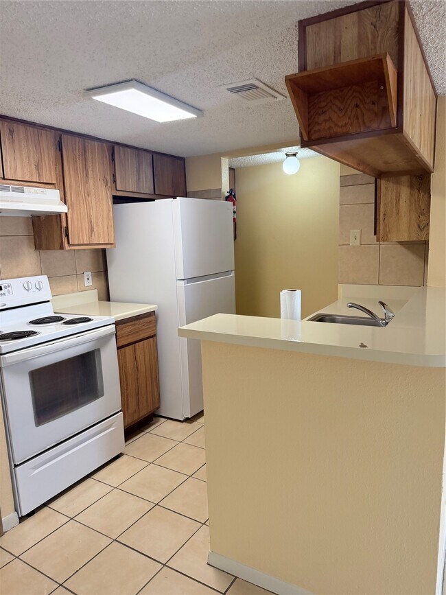 Building Photo - 3919 Fairmont Pkwy