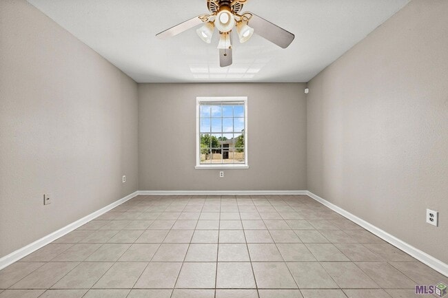 Building Photo - 445 W Parker Blvd