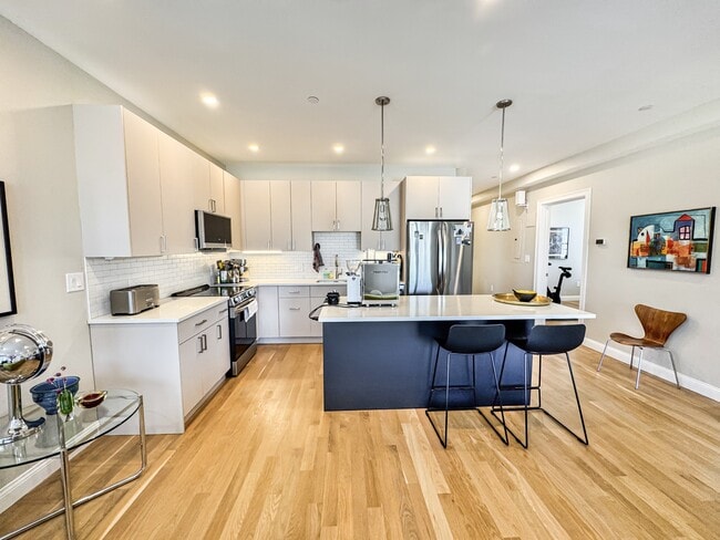 Building Photo - 40 Waverly St